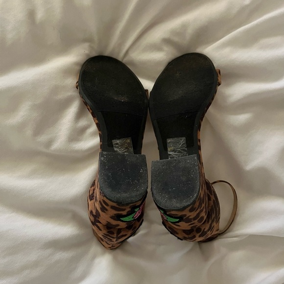 Lulu’s Leopard Sandals - Picture 4 of 4
